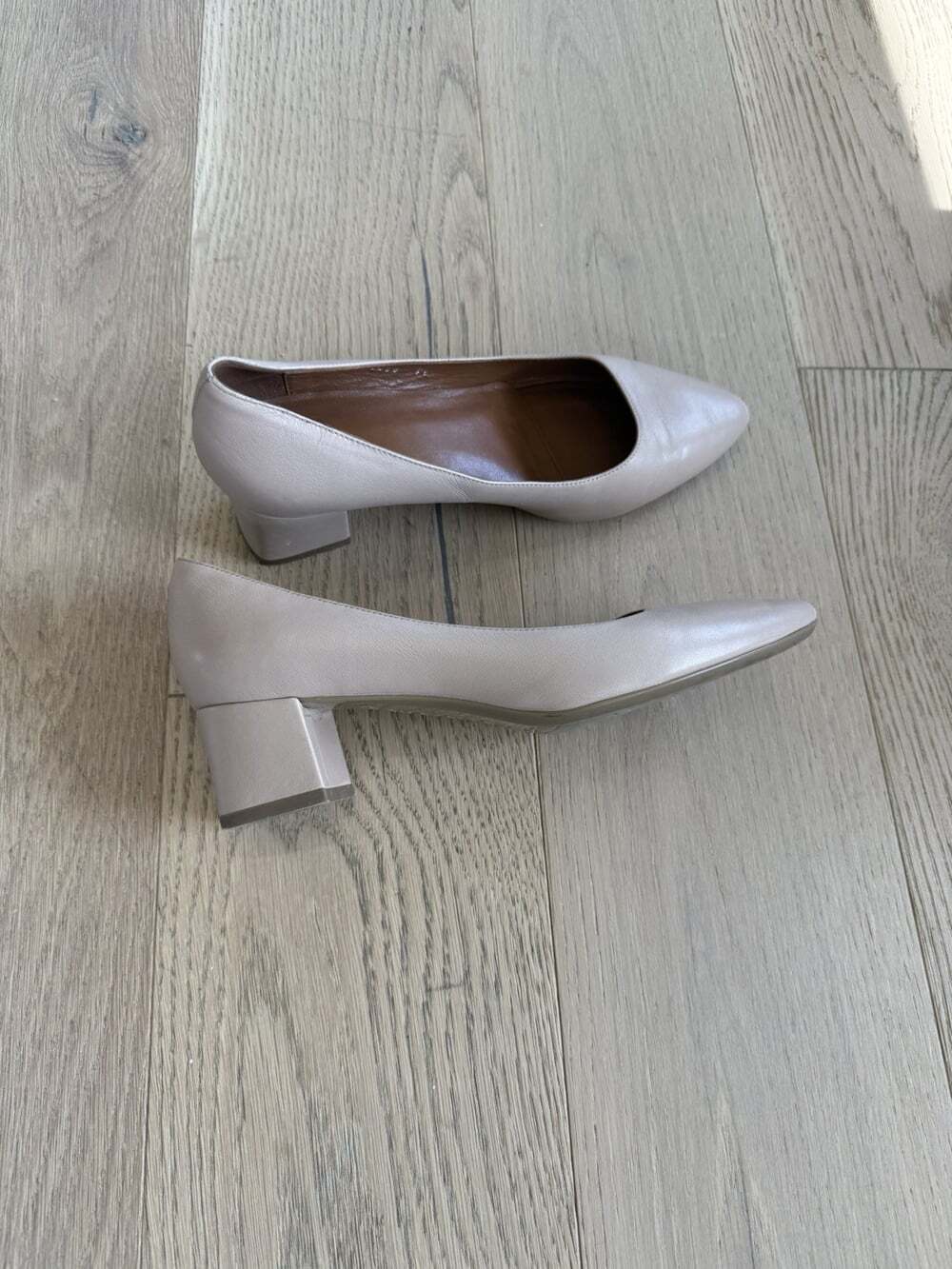 Aquatalia Taupe Suede Weatherproof Block Heel Pointed Toe Pump Women's Size 9